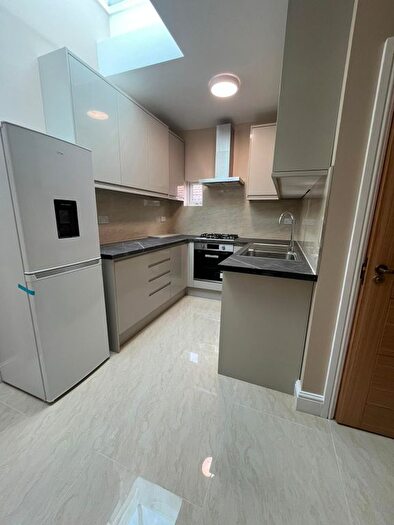 3 Bedroom Flat To Rent In Kensington Avenue, London, E12
