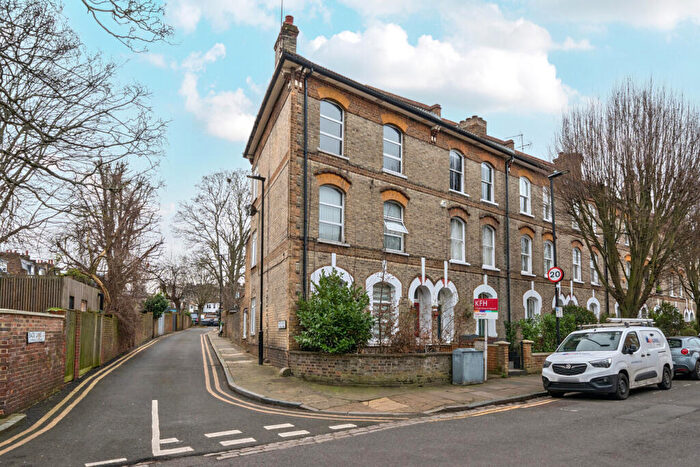 4 Bedroom End Of Terrace House For Sale In New Road, Crouch End, London, N8