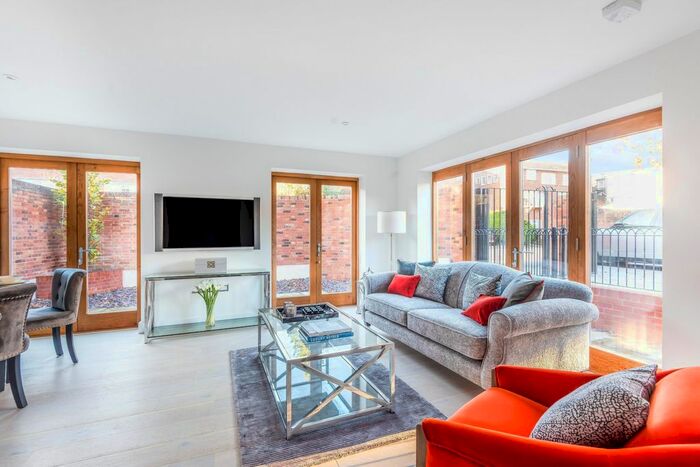 2 Bedroom Mews House To Rent In Northfield Mews, Kings Road, Henley-On-Thames, RG9