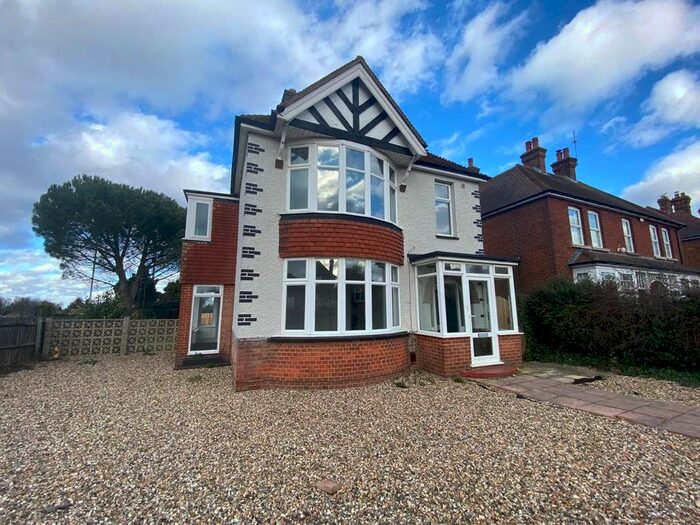 4 Bedroom Detached House To Rent In Gore Court Road, Sittingbourne, Kent, ME10