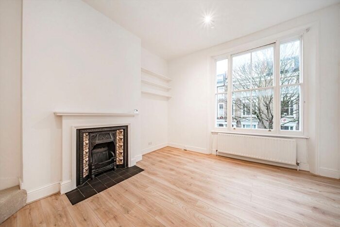 2 Bedroom Flat To Rent In Kempsford Gardens, Earls Court, SW5