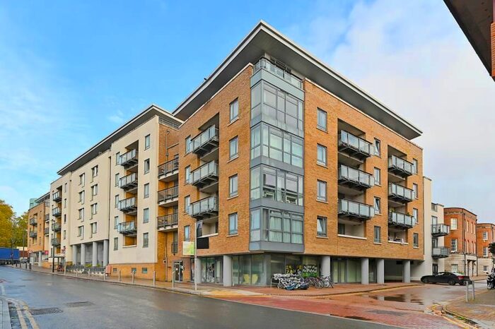 2 Bedroom Flat To Rent In Wapping Lane, London, E1W