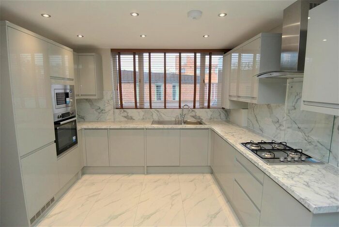 3 Bedroom Semi-Detached House To Rent In Garfield Road, Addlestone, KT15