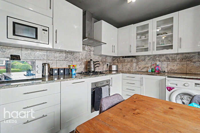 6 Bedroom End Of Terrace House For Sale In Seaforth Mount, Leeds, LS9