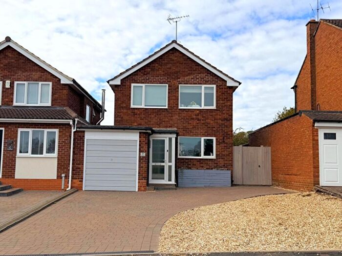 3 Bedroom Link Detached House For Sale In The Greenway, Hagley, Stourbridge, DY9