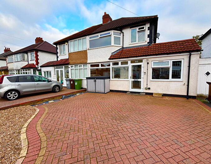 4 Bedroom Semi-Detached House For Sale In Yoxall Road, Shirley, B90