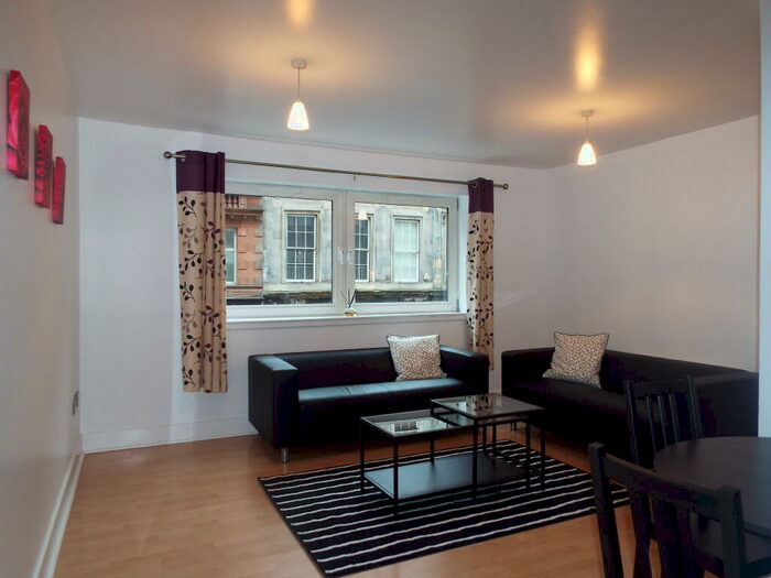 2 Bedroom Flat To Rent In Queen Street, City Centre, G1