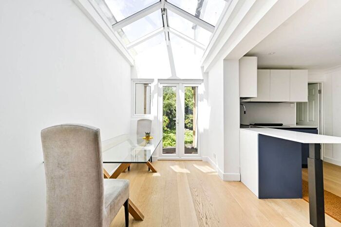 1 Bedroom Flat To Rent In Lebanon Gardens, Wandsworth, London, SW18