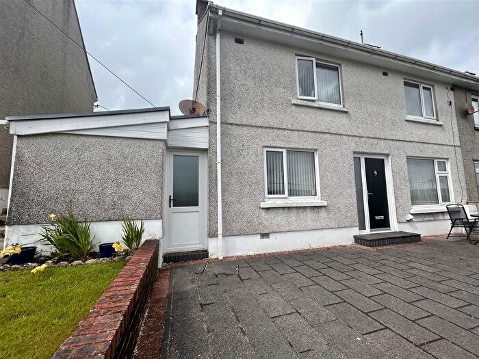 3 Bedroom Semi-Detached House For Sale In Maesyfelin, Pontyberem, Llanelli, SA15