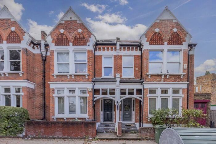 3 Bedroom Flat To Rent In Arodene Road, London, SW2