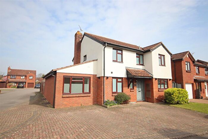 4 Bedroom Detached House For Sale In Anglesey Mead, Chippenham, SN15