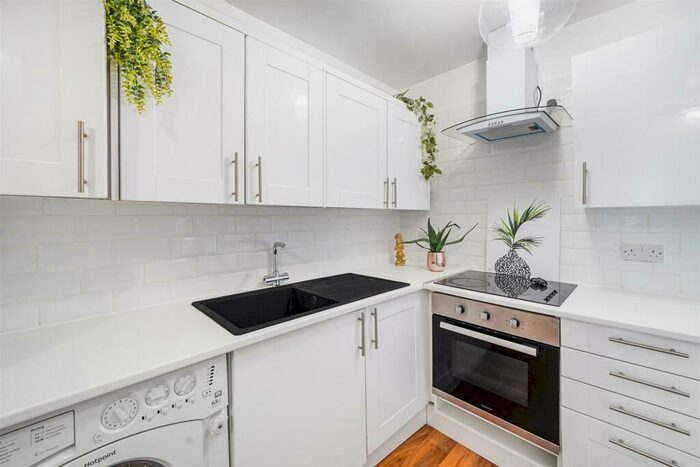 2 Bedroom Flat To Rent In Davidson Road, Croydon, CR0