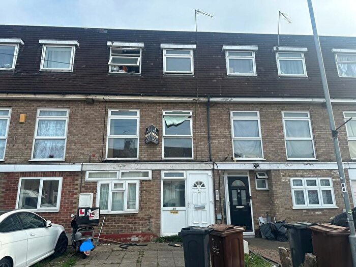 1 Bedroom Flat To Rent In Victoria Road, Dagenham, RM10
