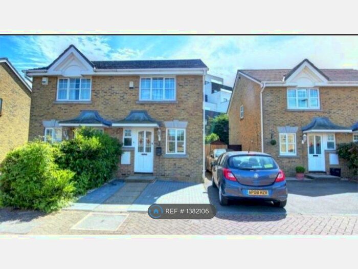 2 Bedroom Semi-Detached House To Rent In Woldham Place, Bromley, BR2