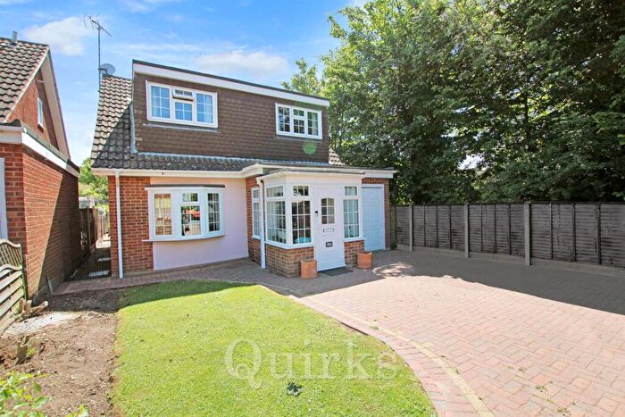 4 Bedroom Detached House For Sale In Outwood Common Road, Billericay, CM11