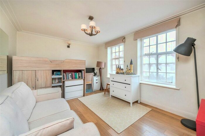 3 Bedroom Flat To Rent In Richmond Hill Court, Richmond, Surrey, TW10