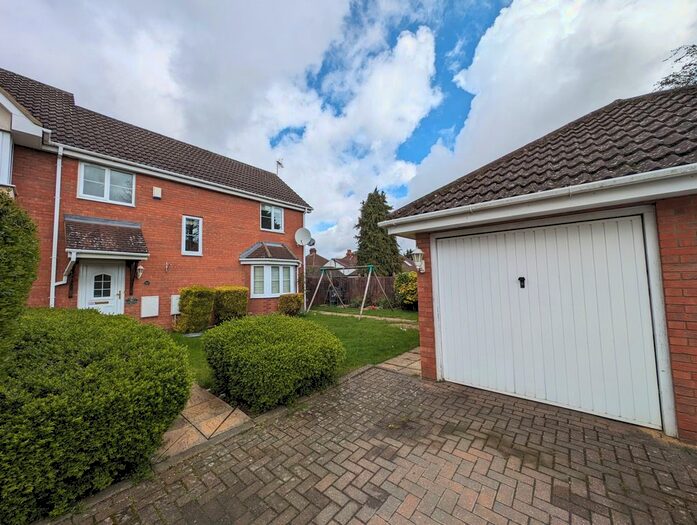 3 Bedroom End Of Terrace House To Rent In Wickstead Avenue, Leagrave, Luton, LU4