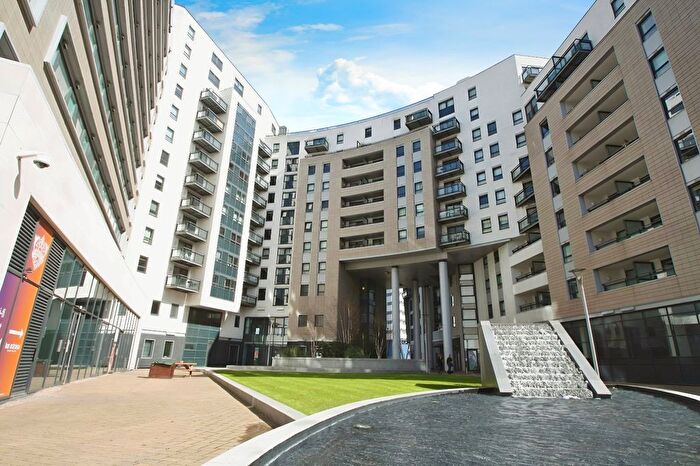 2 Bedroom Flat To Rent In Gateway East, Marsh Lane, Leeds, LS9