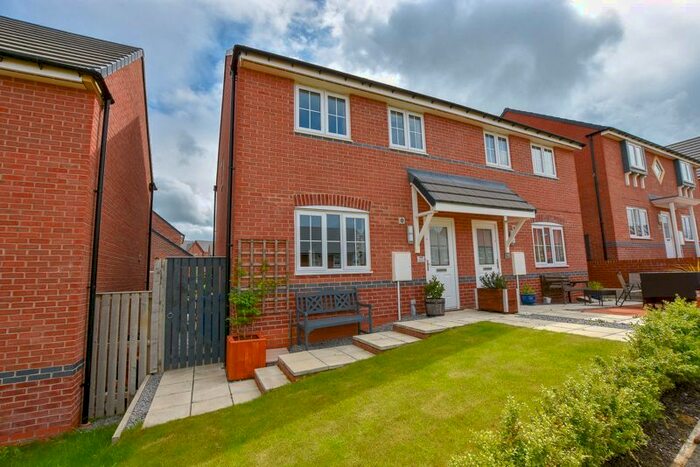 3 Bedroom Semi-Detached House To Rent In Kingfisher Drive, Whitby, YO22