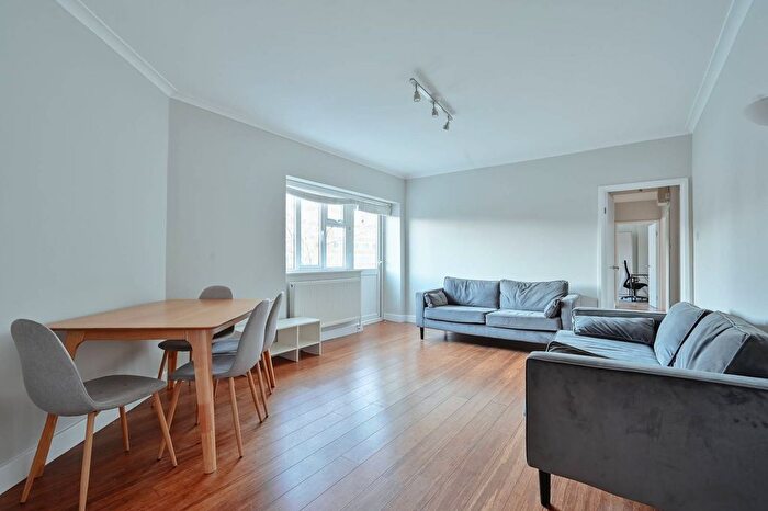 4 Bedroom Flat To Rent In Willesden Lane, Brondesbury, London, NW2