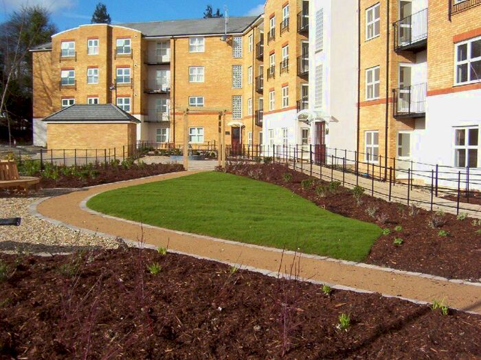 2 Bedroom Flat To Rent In Russell Road, Basingstoke, RG21