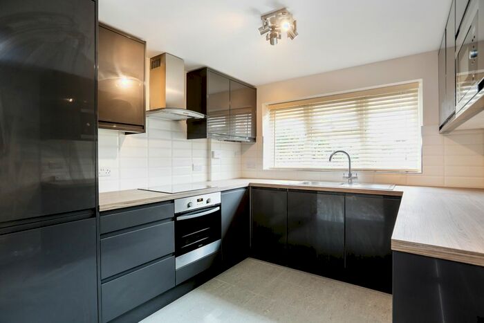 2 Bedroom Flat To Rent In Princes Road, London, SW19