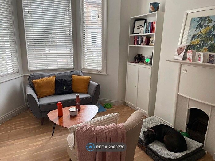 1 Bedroom Flat To Rent In Queens Park, London, W10