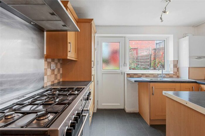 3 Bedroom End Of Terrace House To Rent In Elgar Road, Reading, Berkshire, RG2