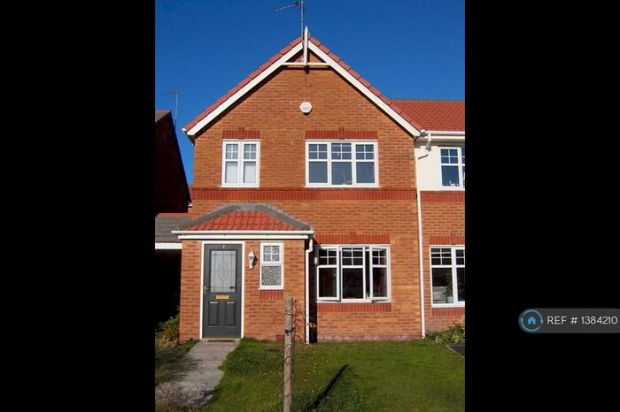 3 Bedroom End Of Terrace House To Rent In Sidlaw Close, Oldham, OL8