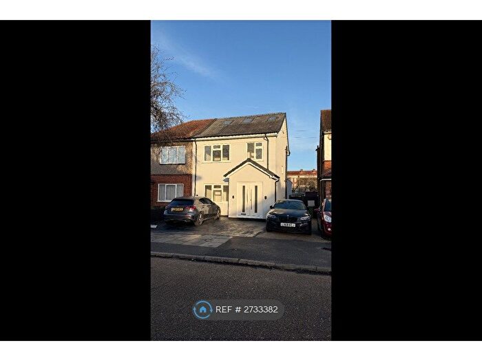 5 Bedroom Semi Detached House To Rent In Byron Way, Hayes, UB4
