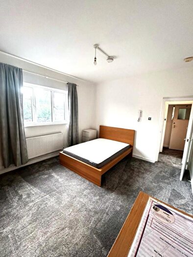 Apartment To Rent In Cardinal Way, Harrow, HA3