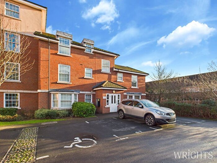 2 Bedroom Flat For Sale In Merrifield Court, Welwyn Garden City, AL7