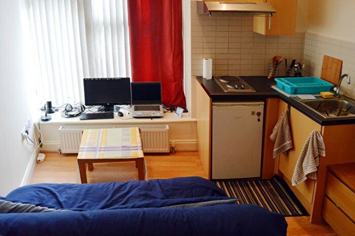 Studio To Rent In High Street, Acton, W3