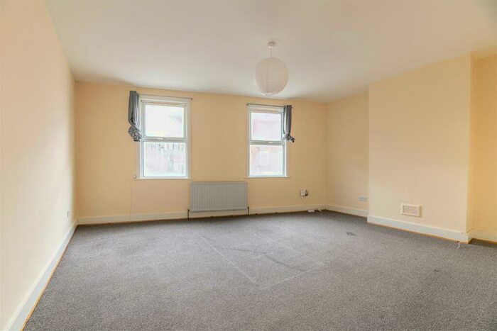 2 Bedroom Apartment To Rent In Forest Road, Walthamstow, E17