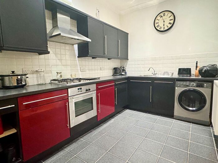 1 Bedroom Flat For Sale In Lumley Road, Horley, RH6
