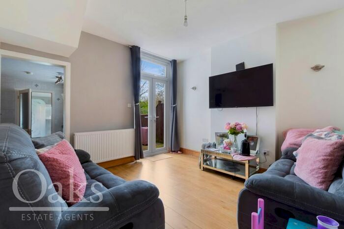 3 Bedroom End Of Terrace House To Rent In Dalmally Road, Addiscombe, Croydon, CR0