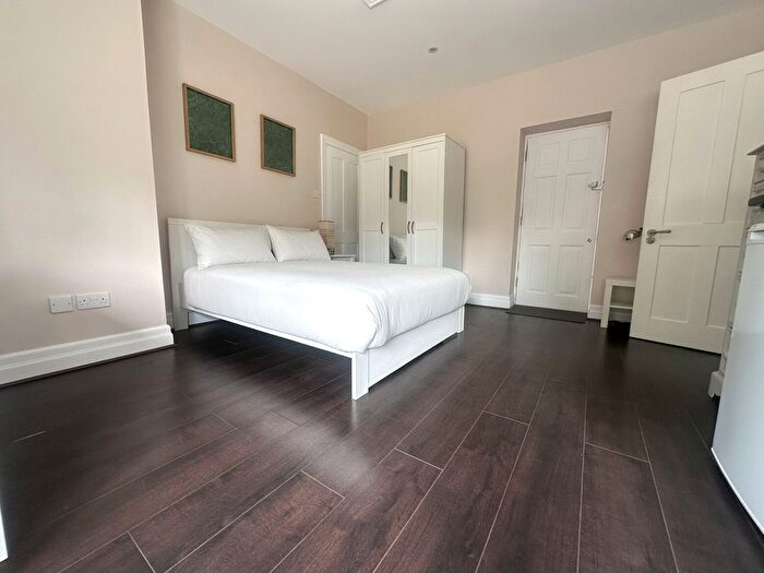 1 Bedroom Studio To Rent In Temple Gardens, Staines-Upon-Thames, TW18