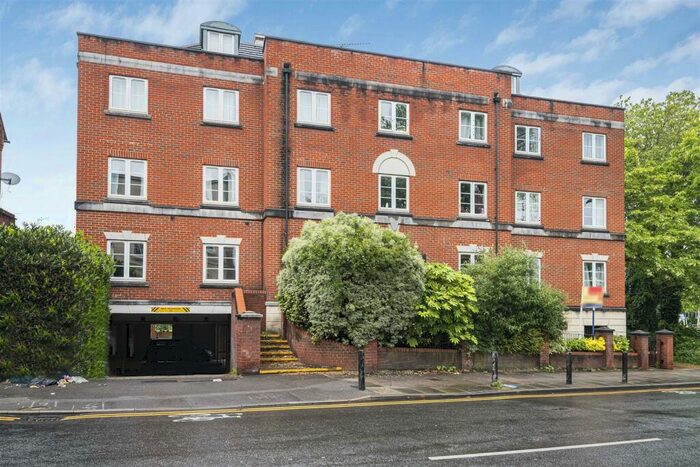 2 Bedroom Apartment To Rent In Castle Street, Reading, RG1