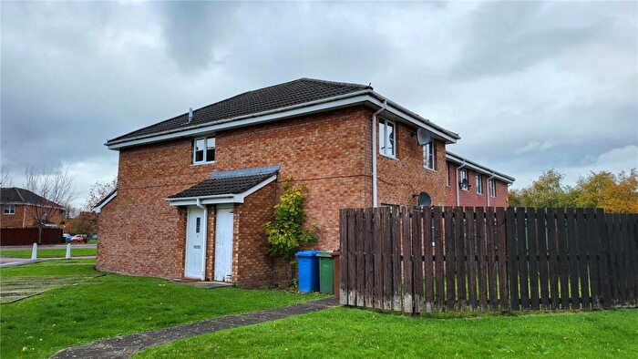 2 Bedroom Flat To Rent In Tullis Gardens, Glasgow, G40