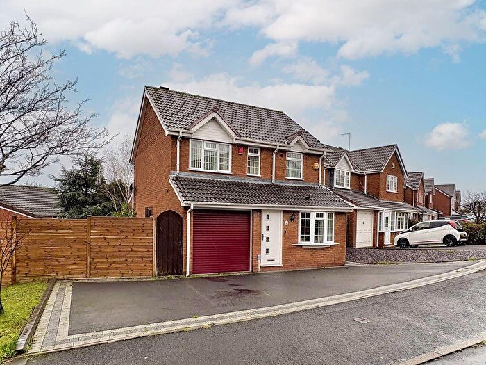 3 Bedroom Detached House For Sale In Charlecote Drive, Milking Bank, DY3