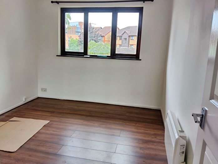 1 Bedroom Flat To Rent In One-Bedroom Flat To Rent - Barking, IG11