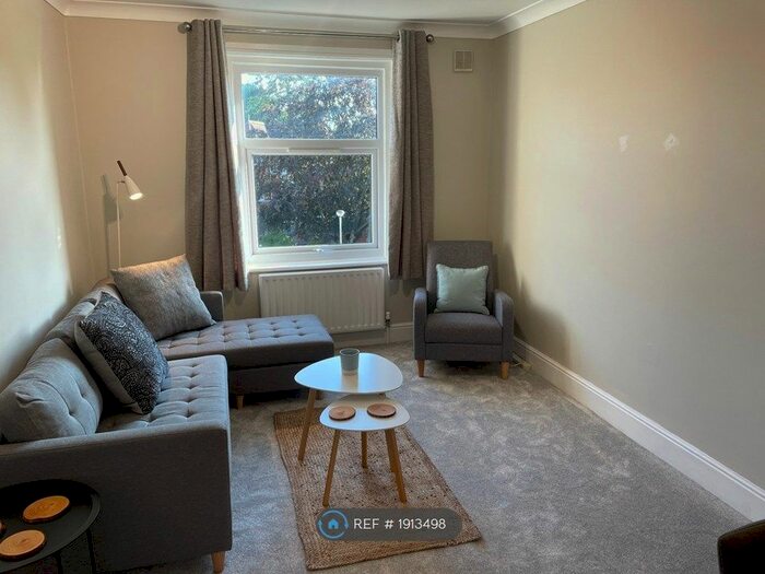 2 Bedroom Flat To Rent In Poole Hill, Bournemouth, BH2