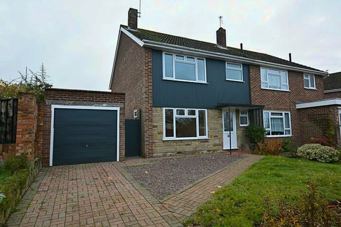 3 Bedroom Semi-Detached House To Rent In The Avenue, Bengeo, SG14