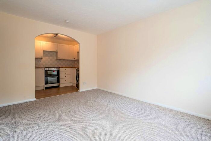 1 Bedroom Flat To Rent In White Rose Lane, Woking, GU22