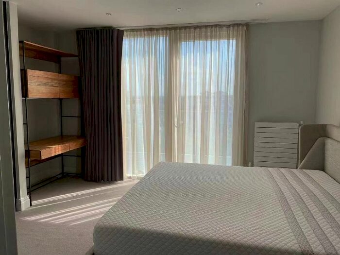 2 Bedroom Flat To Rent In Hamond Court, Queenshurst Square, Kingston, London, KT2