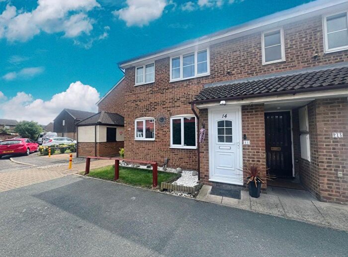 2 Bedroom Maisonette For Sale In Burns Place, Tilbury, RM18