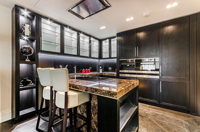 2 Bedroom Flat For Sale In Gladstone House, The Strand, London, WC2R - Photo 3