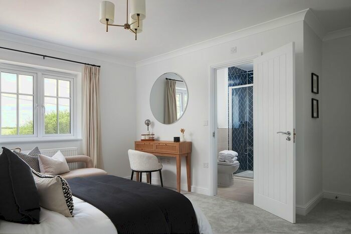 4 Bedroom Detached House For Sale In View Road, Cliffe Woods, ME8