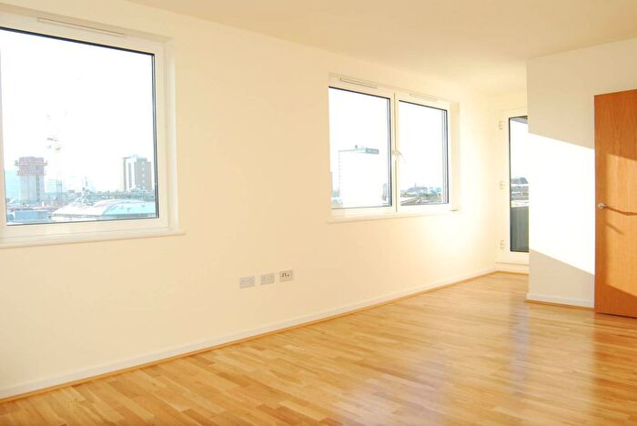 2 Bedroom Flat To Rent In Graphite Building, Old Street, London, N1