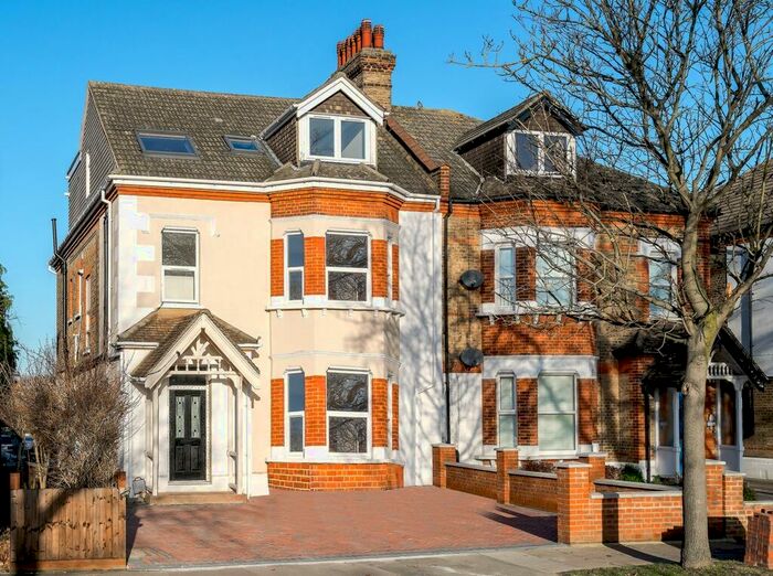 2 Bedroom Flat To Rent In Copers Cope Road, Beckenham, BR3